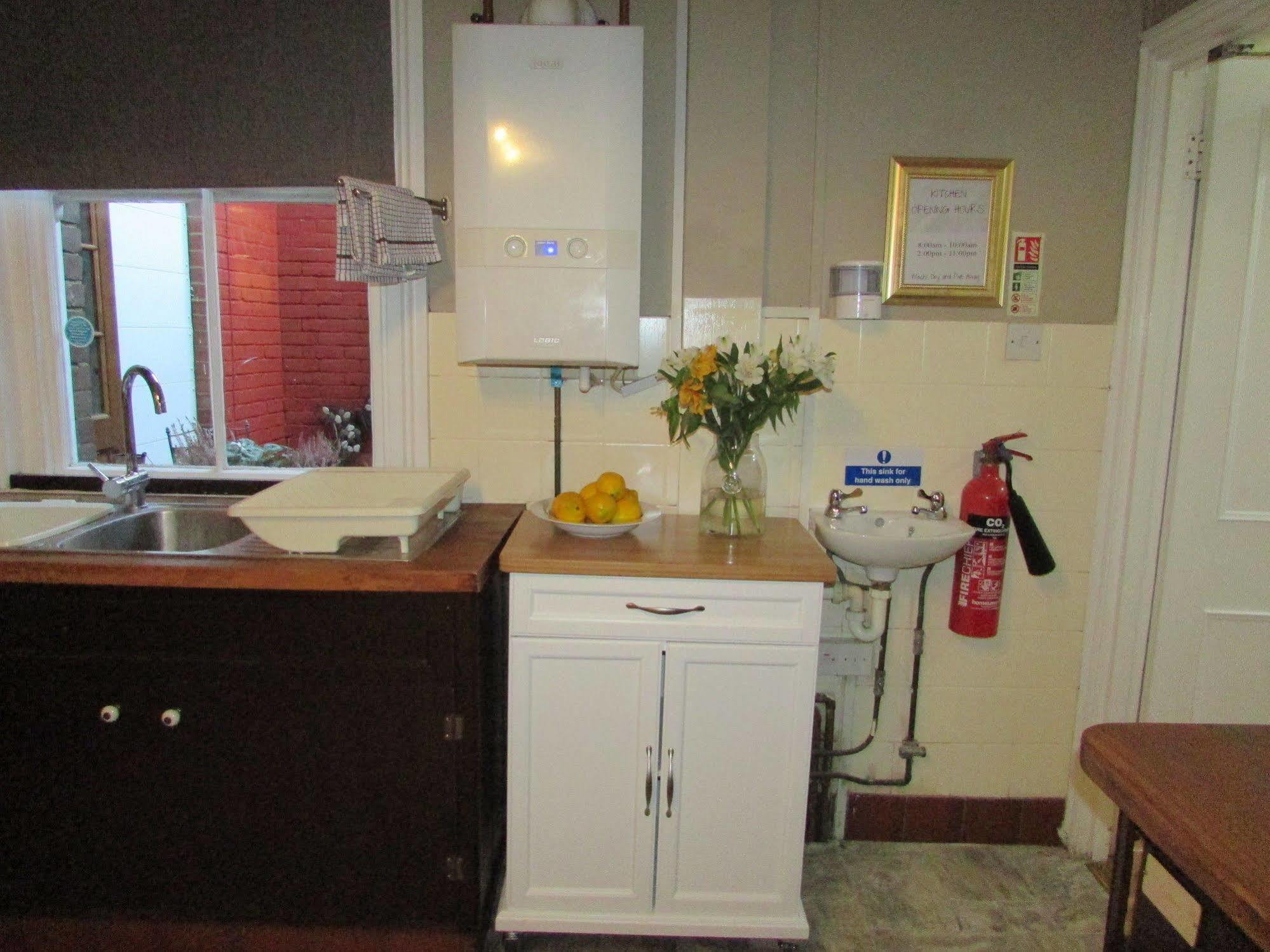 Kipps Backpackers Canterbury Exteriör bild
